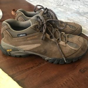 Vasque Gore-tex hiking shoes (size 10)